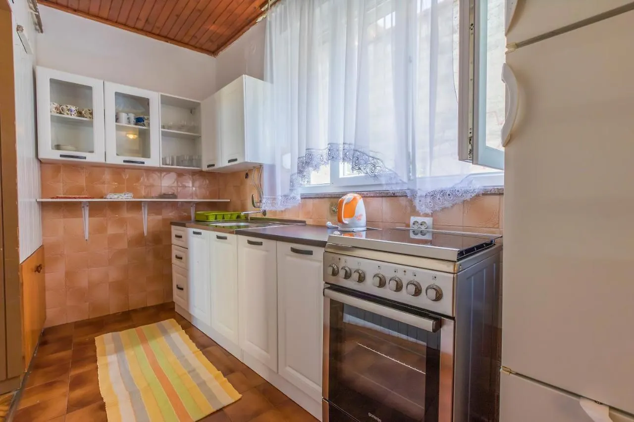 Apartment Selce 2381A 0*,  Chorvatsko