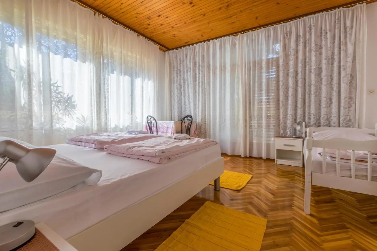 Apartment Selce 2381A